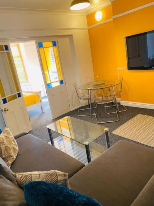 Goldcroft Villa Abertillery Екстериор снимка